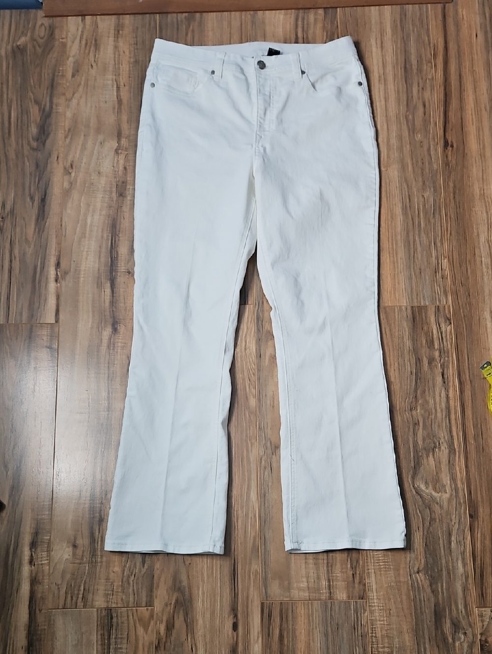 DG2 Diane Gillman White The Shaper Jeans 14